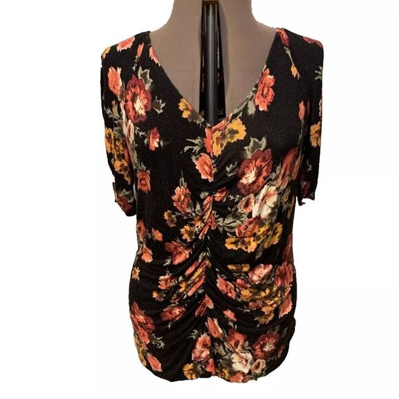 Lane Bryant. Size 18/20. Stretch. Rayon. Black Floral V-neck Pullover. B63 - Picture 1 of 6